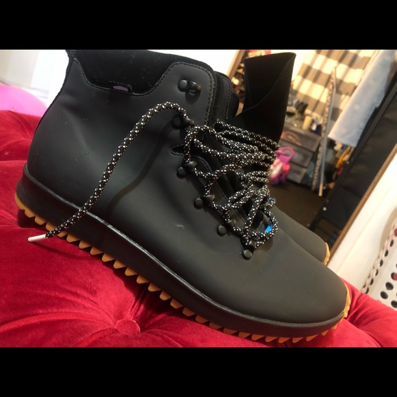 Native Boots 12/M - Picture 2 of 4